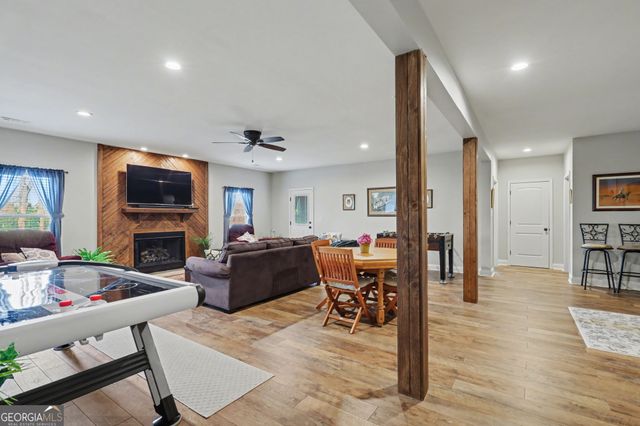 421 Hickory Nut Mtn, Tallulah Falls, GA 30573