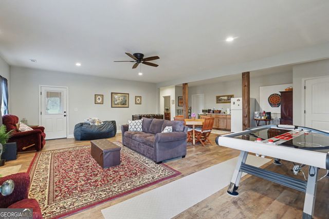 421 Hickory Nut Mtn, Tallulah Falls, GA 30573