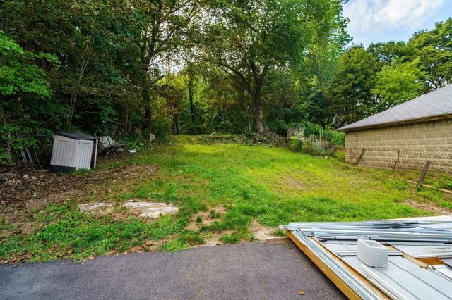 26 Benefit St, Southbridge, MA 01550