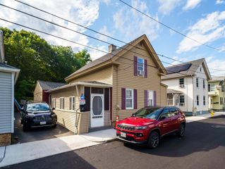 26 Benefit St, Southbridge, MA 01550
