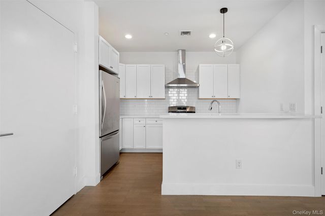 401 Breton Way, Glen Cove, NY 11542
