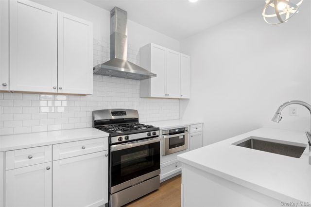 401 Breton Way, Glen Cove, NY 11542