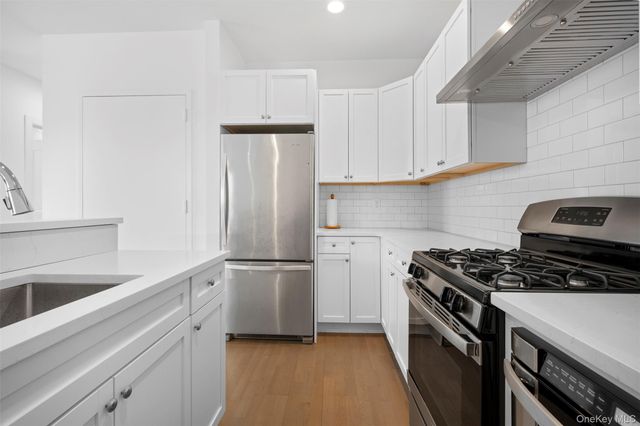 401 Breton Way, Glen Cove, NY 11542