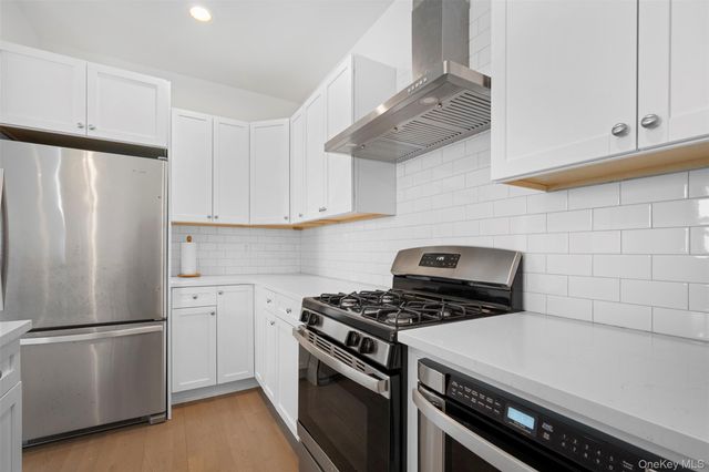 401 Breton Way, Glen Cove, NY 11542