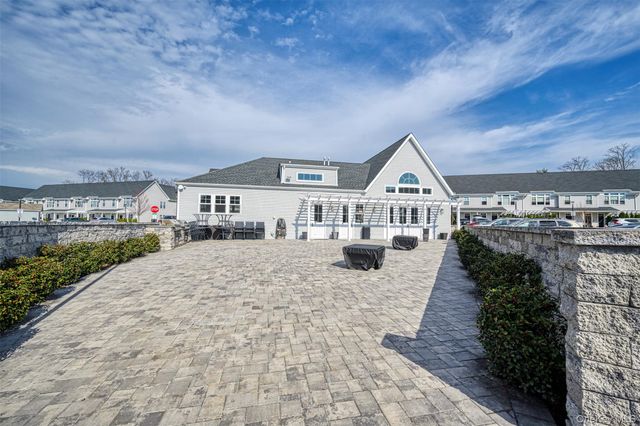 401 Breton Way, Glen Cove, NY 11542