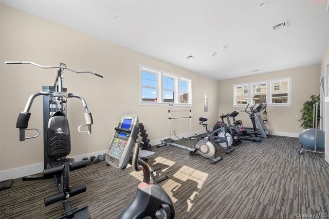 401 Breton Way, Glen Cove, NY 11542