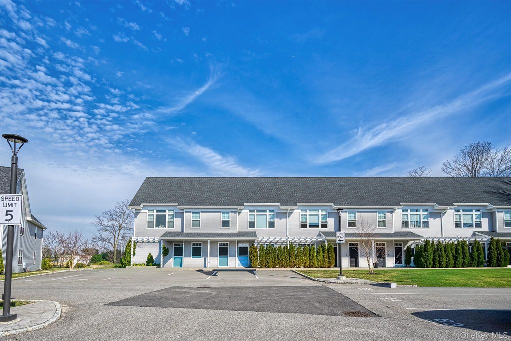 401 Breton Way, Glen Cove, NY 11542