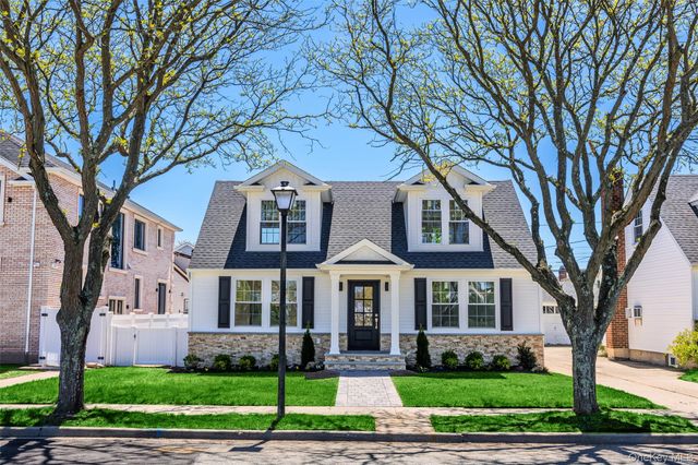 206 Devonshire Drive, New Hyde Park, NY 11040