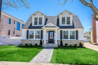 206 Devonshire Drive, New Hyde Park, NY 11040