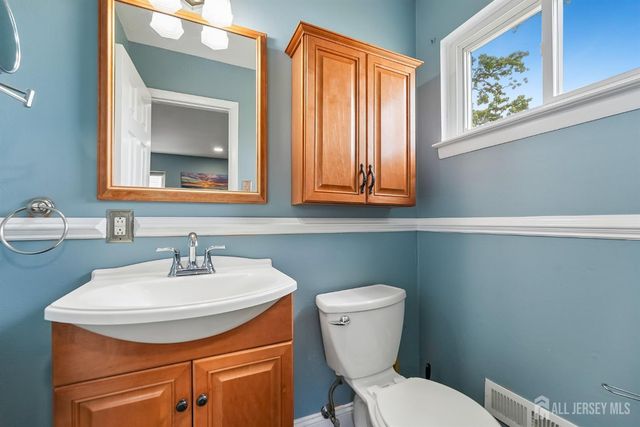 12 Woodland Road, Jamesburg, NJ 08831