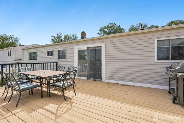 12 Woodland Road, Jamesburg, NJ 08831