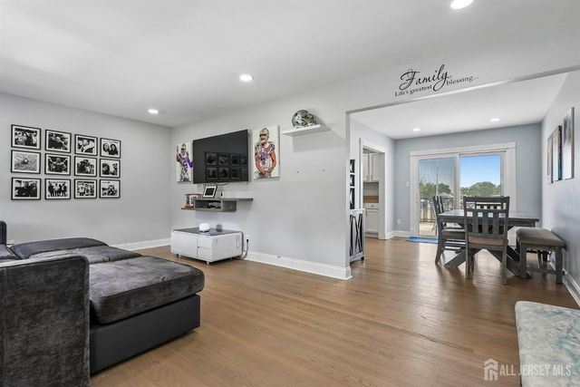 12 Woodland Road, Jamesburg, NJ 08831