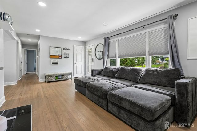 12 Woodland Road, Jamesburg, NJ 08831