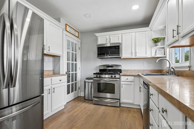 12 Woodland Road, Jamesburg, NJ 08831
