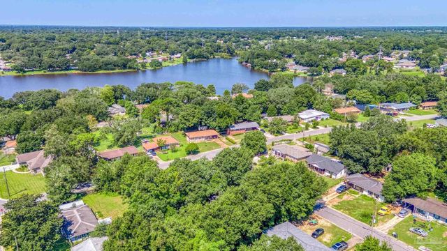 921 Lagoon Dr, Pensacola, FL 32505
