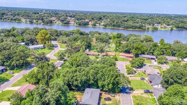 921 Lagoon Dr, Pensacola, FL 32505