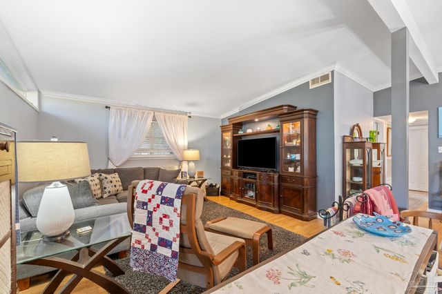 921 Lagoon Dr, Pensacola, FL 32505