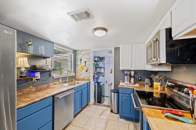 921 Lagoon Dr, Pensacola, FL 32505