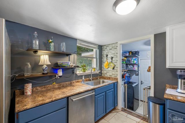 921 Lagoon Dr, Pensacola, FL 32505