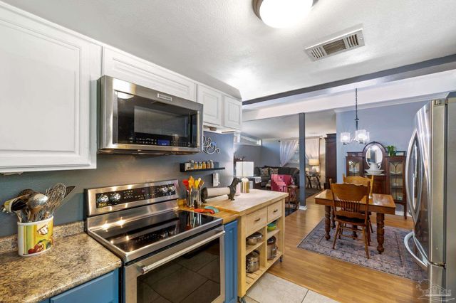 921 Lagoon Dr, Pensacola, FL 32505