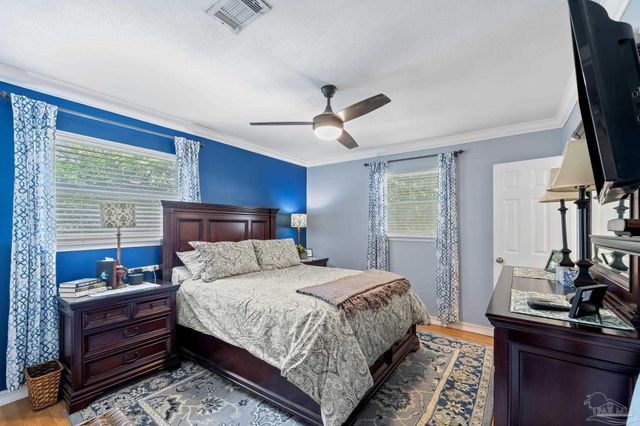 921 Lagoon Dr, Pensacola, FL 32505