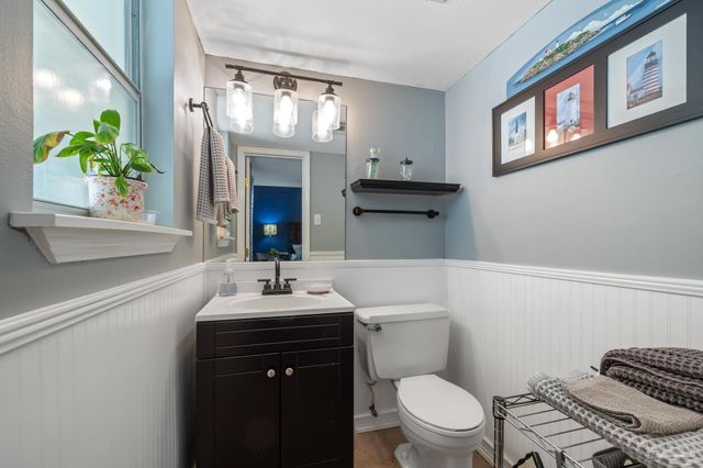 921 Lagoon Dr, Pensacola, FL 32505