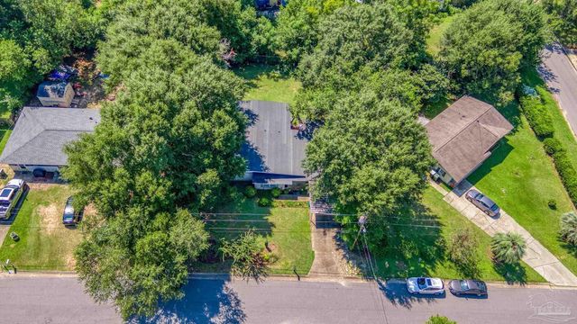 921 Lagoon Dr, Pensacola, FL 32505