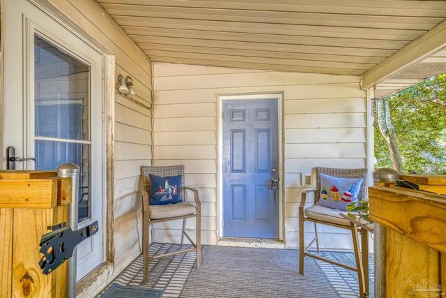 921 Lagoon Dr, Pensacola, FL 32505