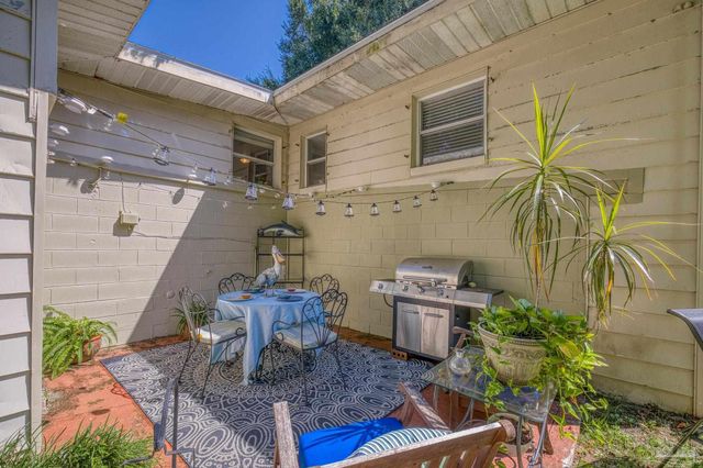 921 Lagoon Dr, Pensacola, FL 32505