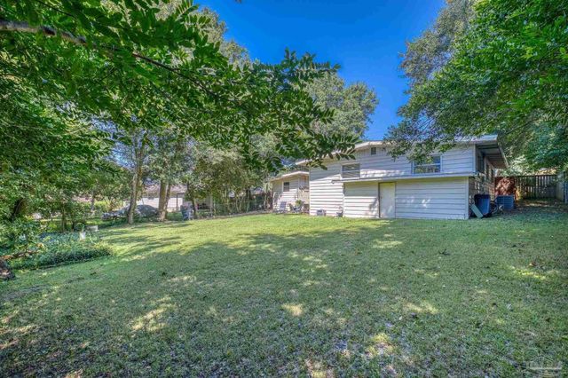 921 Lagoon Dr, Pensacola, FL 32505