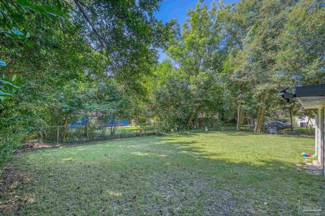 921 Lagoon Dr, Pensacola, FL 32505