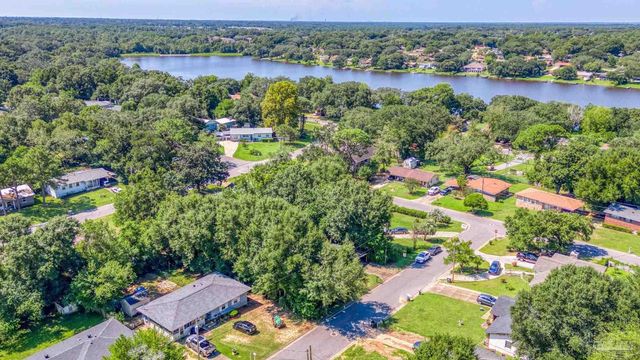 921 Lagoon Dr, Pensacola, FL 32505