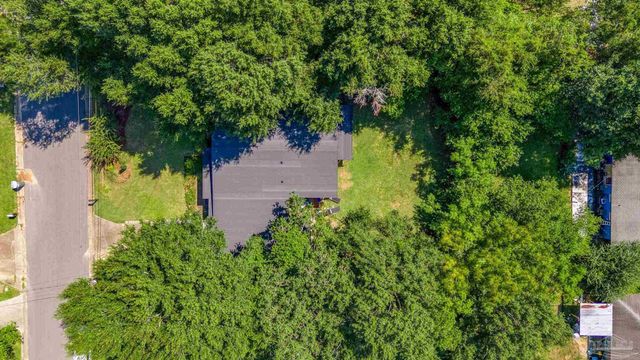 921 Lagoon Dr, Pensacola, FL 32505