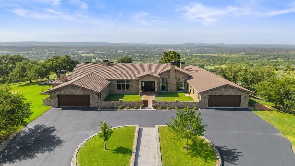 4529 Ranch Road 3347, Round Mountain, TX 78663