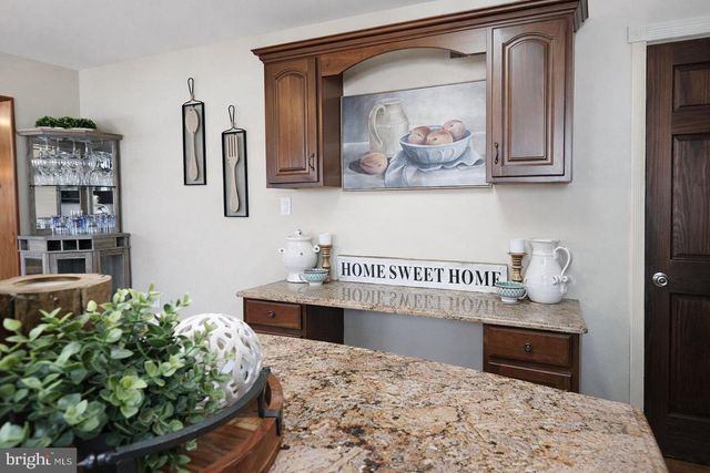 96 LAKEDALE DR, Lawrenceville, NJ 08648