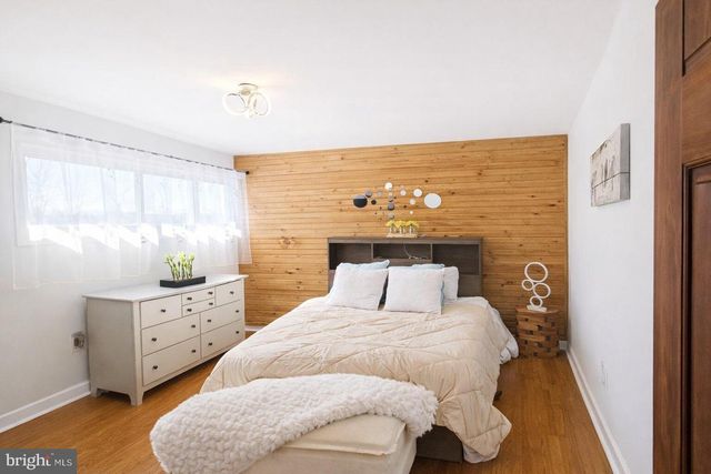 96 LAKEDALE DR, Lawrenceville, NJ 08648