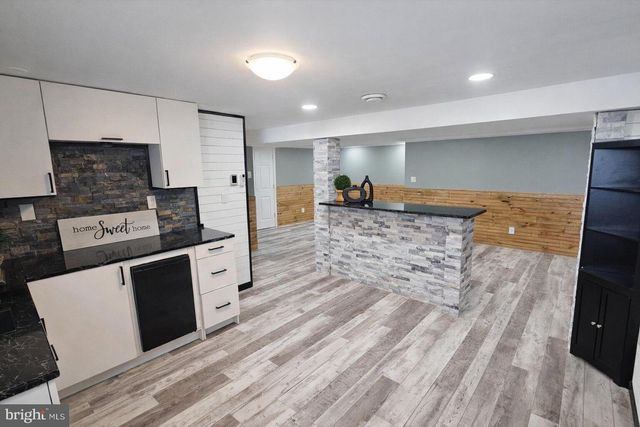 96 LAKEDALE DR, Lawrenceville, NJ 08648