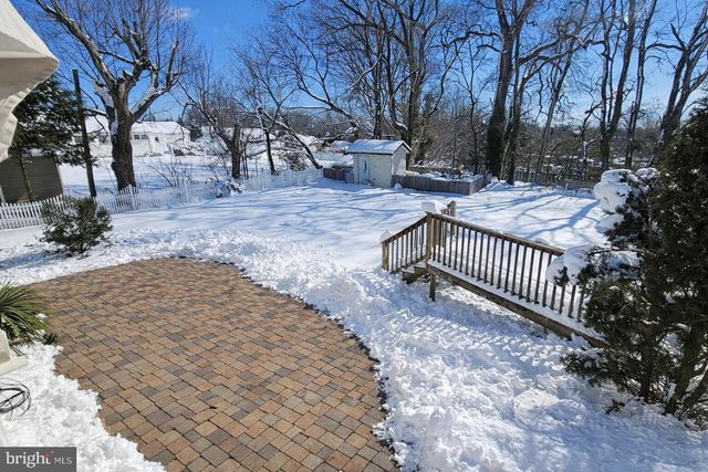 96 LAKEDALE DR, Lawrenceville, NJ 08648