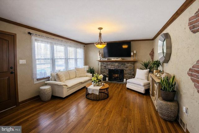 96 LAKEDALE DR, Lawrenceville, NJ 08648