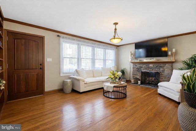 96 LAKEDALE DR, Lawrenceville, NJ 08648