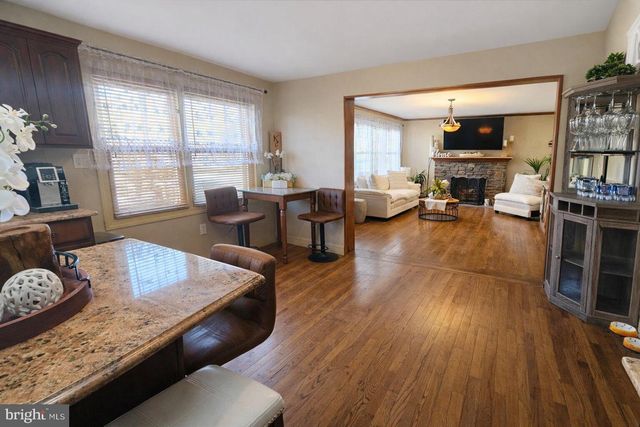 96 LAKEDALE DR, Lawrenceville, NJ 08648