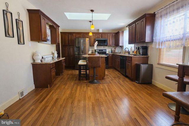 96 LAKEDALE DR, Lawrenceville, NJ 08648