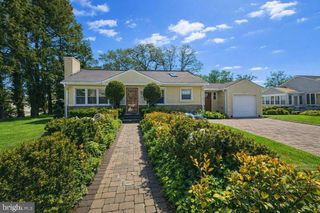 96 LAKEDALE DR, Lawrenceville, NJ 08648