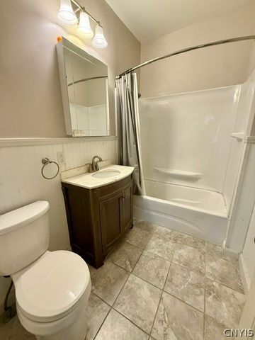 709 Clarendon Street 11, Syracuse, NY 13210