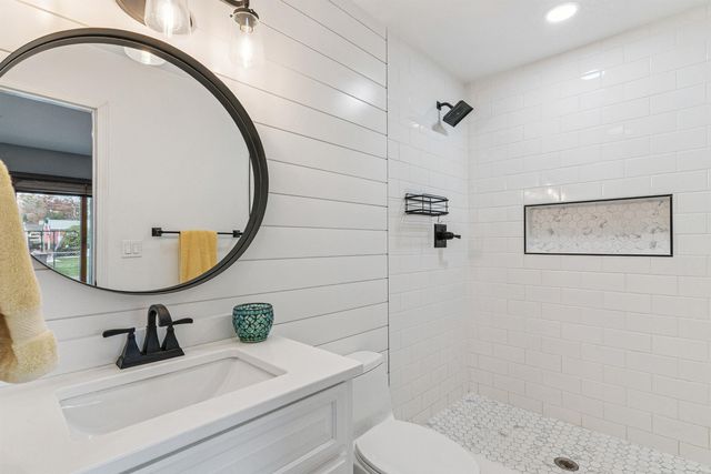 2624 Manor Street, Waterloo, IA 50702