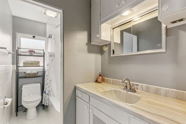 2624 Manor Street, Waterloo, IA 50702