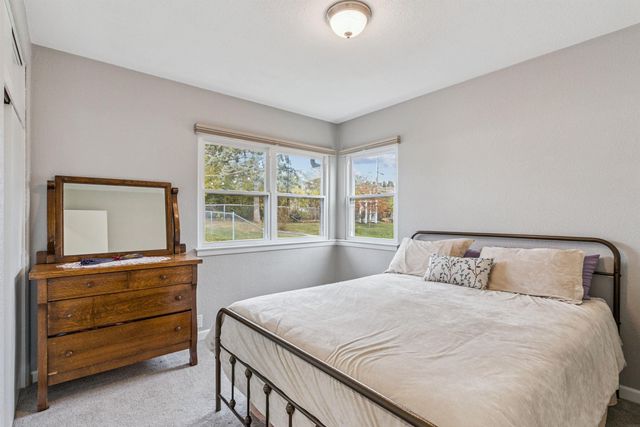 2624 Manor Street, Waterloo, IA 50702