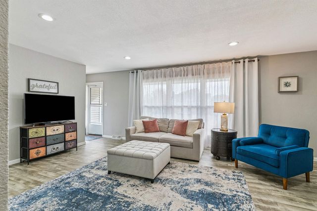 2624 Manor Street, Waterloo, IA 50702