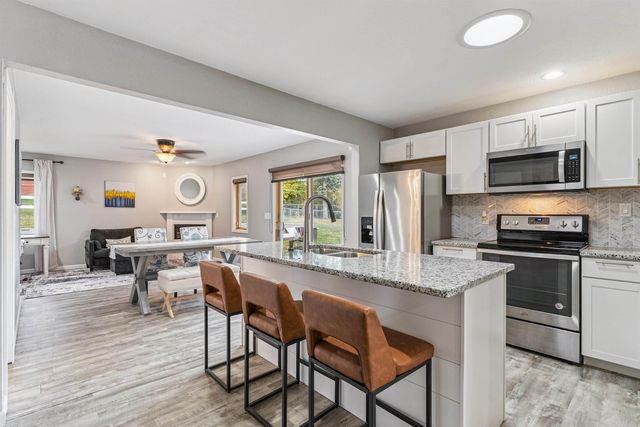 2624 Manor Street, Waterloo, IA 50702