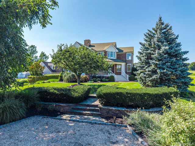 118 Peconic Bay Boulevard, Aquebogue, NY 11931